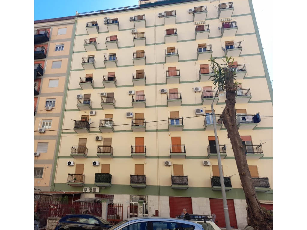 Quadrilocale a Palermo, 1 bagno, 103 m², 6° piano, classe energetica G