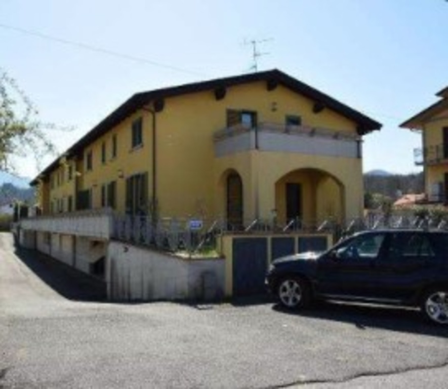 Villa a schiera in Via Lucca snc, Aulla, 6 locali, 1 bagno, garage
