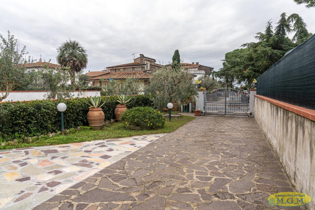 Villa a schiera a Crespina Lorenzana, 6 locali, 3 bagni, posto auto