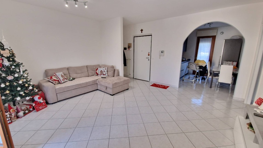 Appartamento in Via Montenerodomo, Chieti, 6 locali, 2 bagni, 83 m²
