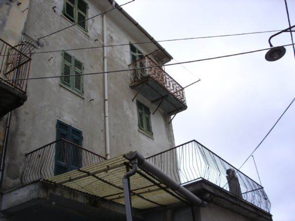 Palazzo a La Spezia, 8 locali, 150 m², classe energetica G in vendita