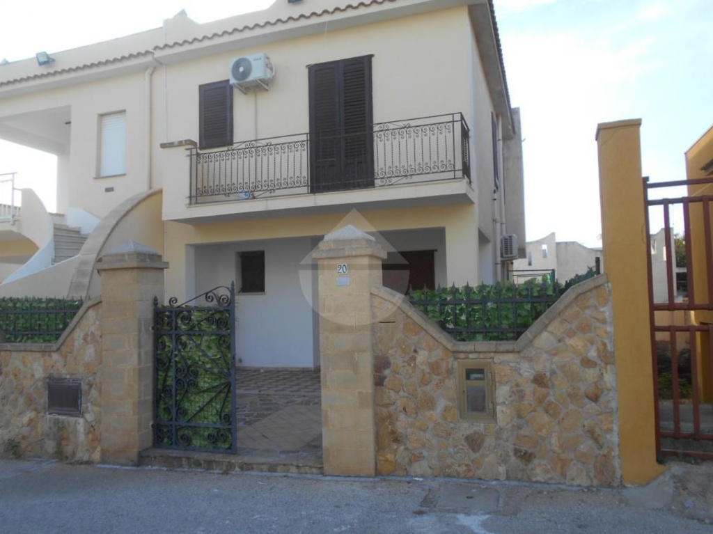 Casa indipendente in Via 71, Castelvetrano, 7 locali, 2 bagni, 140 m²
