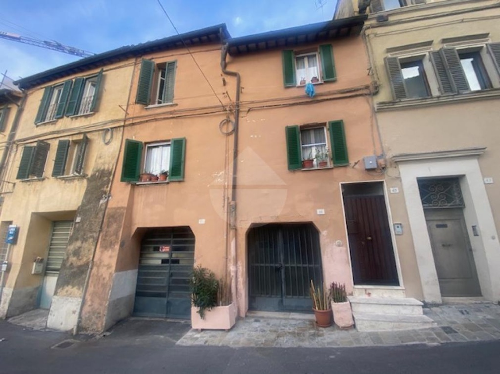 Casa indipendente in Via Appia, Perugia, 5 locali, 2 bagni, arredato
