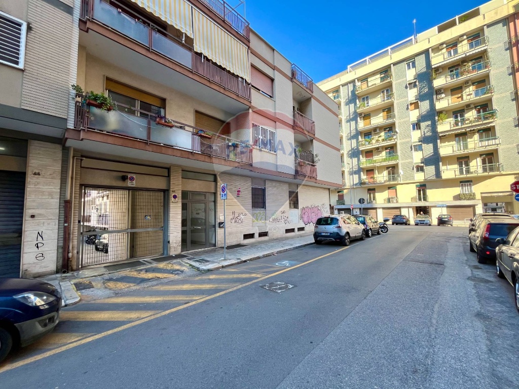 Quadrilocale in Via Pasquale Fiore, Bari, 1 bagno, posto auto, 145 m²