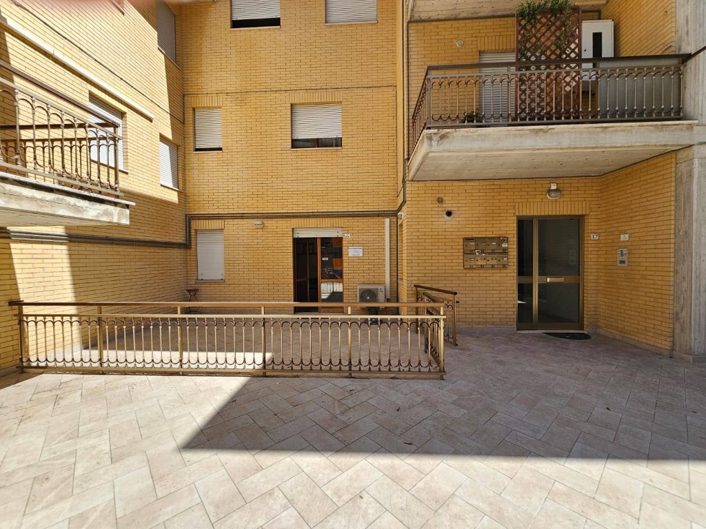 Trilocale in Via forlanini, Fermo, 1 bagno, 73 m², classe energetica F