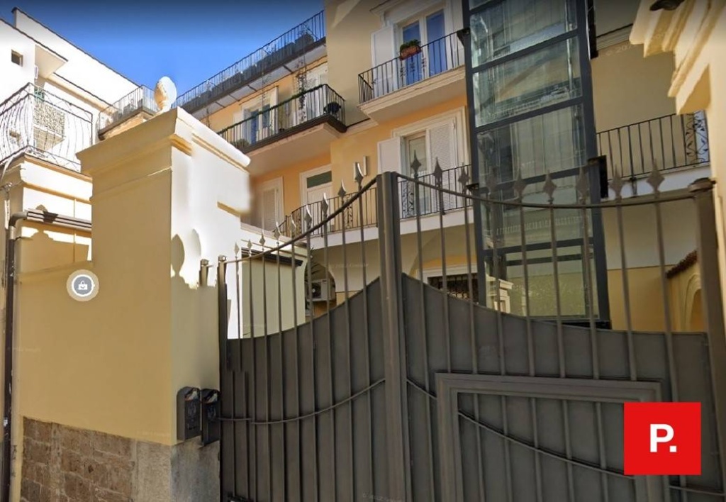 Casa indipendente in Trav. corso Trieste, Caserta, 13 locali, 4 bagni