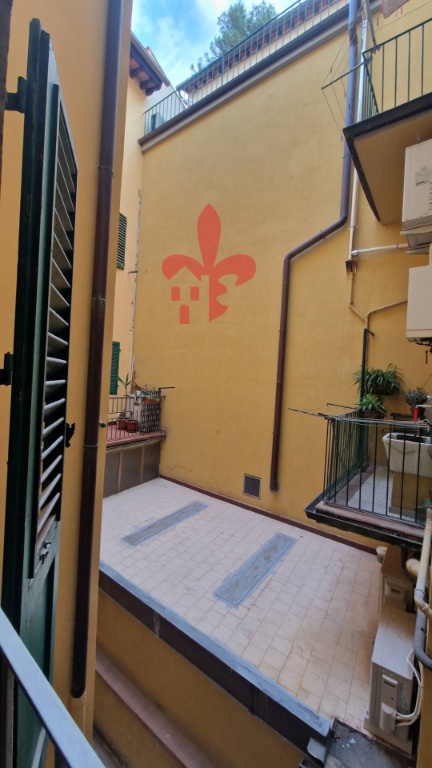 Quadrilocale in Via Ghibellina, Firenze, 2 bagni, 76 m², 1° piano