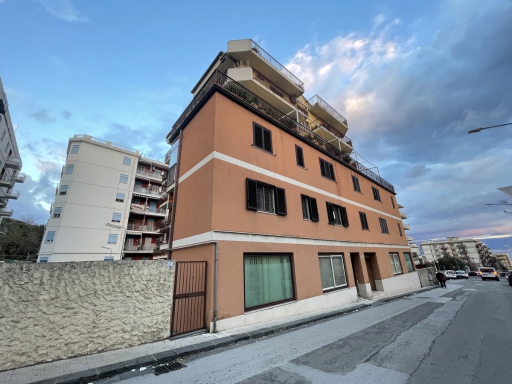 Trilocale in Via Contesse 1/A, Messina, 2 bagni, posto auto, 110 m²