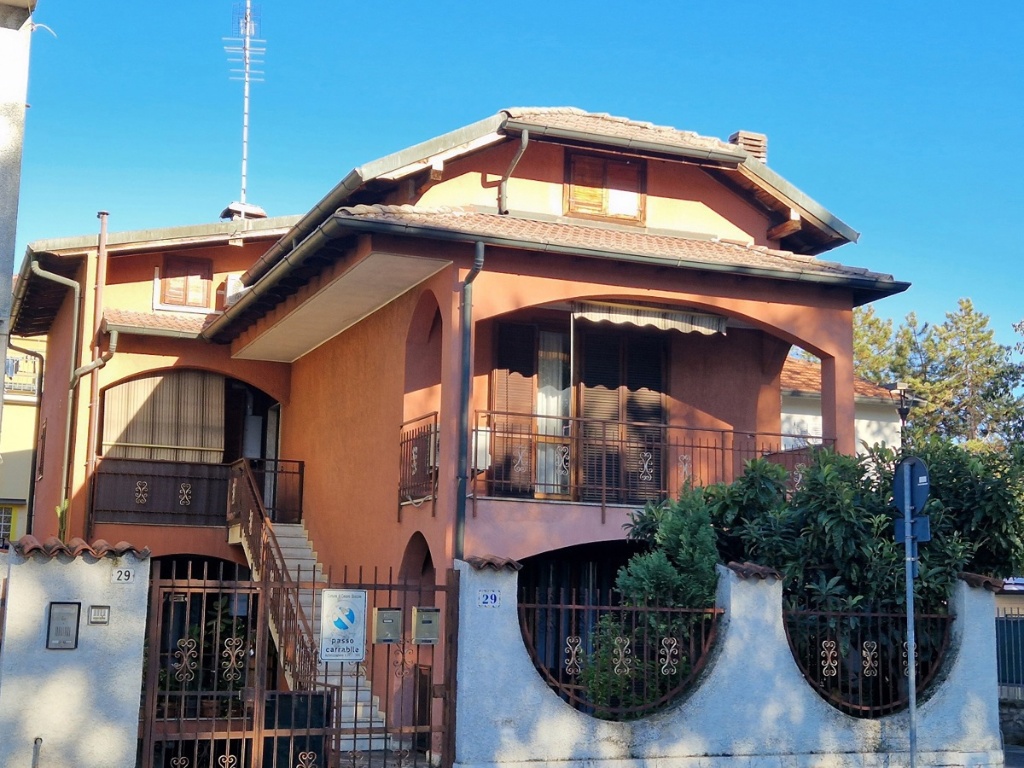 Appartamento in Via Roma 29, Cesano Boscone, 5 locali, 2 bagni, 180 m²