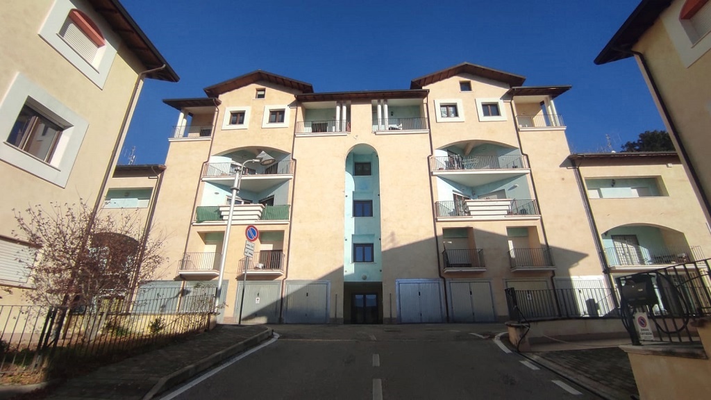 Quadrilocale in Via Marruvium 29, L'Aquila, 2 bagni, 105 m², ascensore