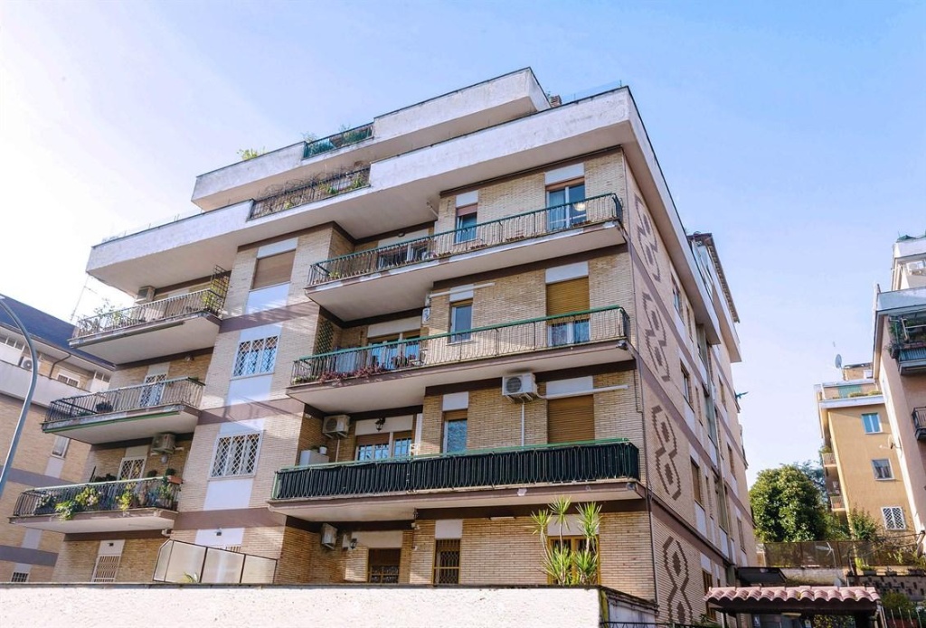 Appartamento in Via Renato Fucini, Roma, 5 locali, 2 bagni, arredato