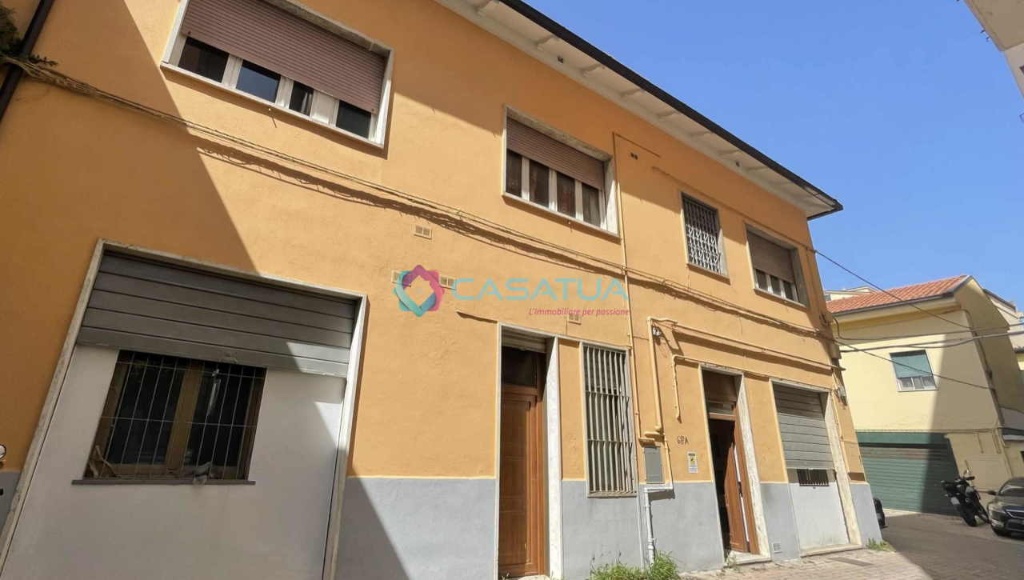 Casa semindipendente a Pescara, 21 locali, 325 m², da ristrutturare