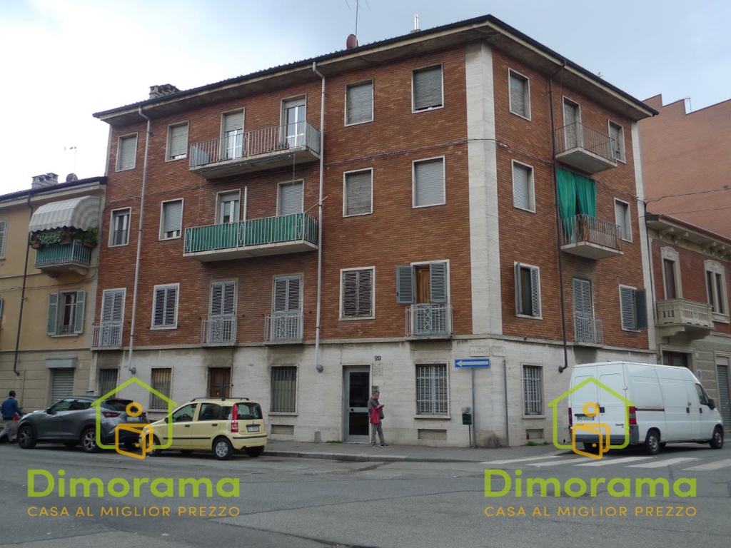 Trilocale in Via Fossata n. 29, Torino, 1 bagno, 63 m², piano rialzato