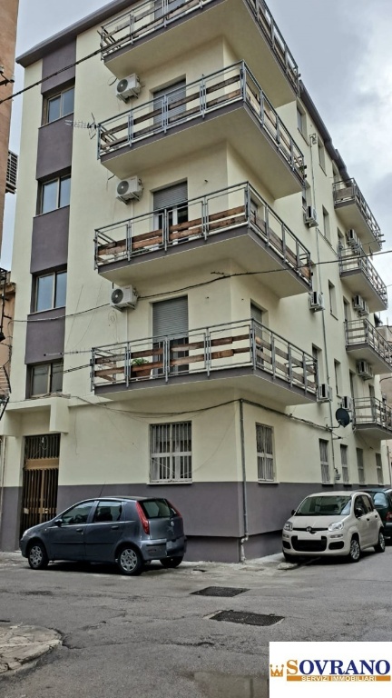 Quadrilocale in Via Filippo Bartolino, Palermo, 1 bagno, 104 m²
