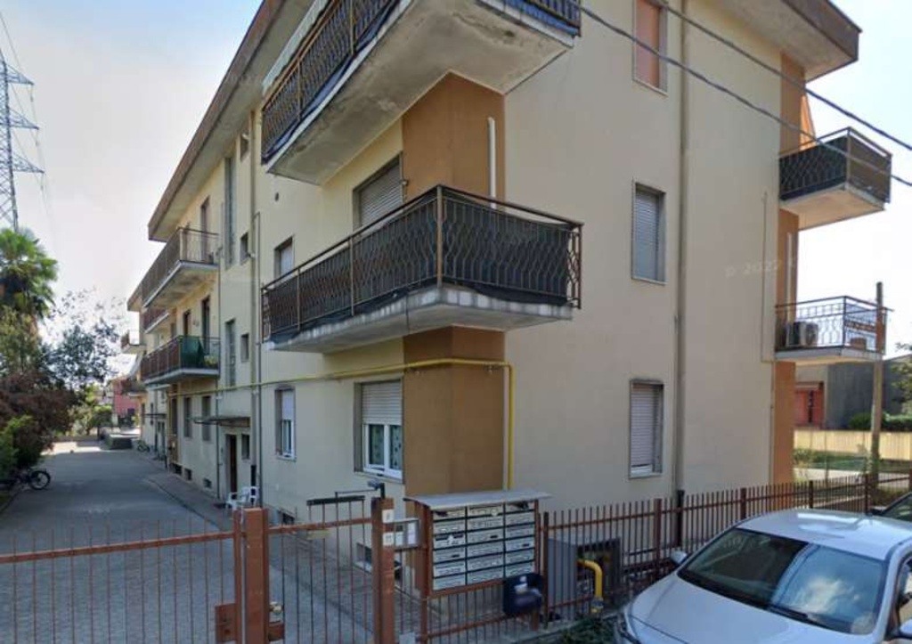 Appartamento in Via Giuseppe Giusti 11, Gallarate, 6 locali, 1 bagno