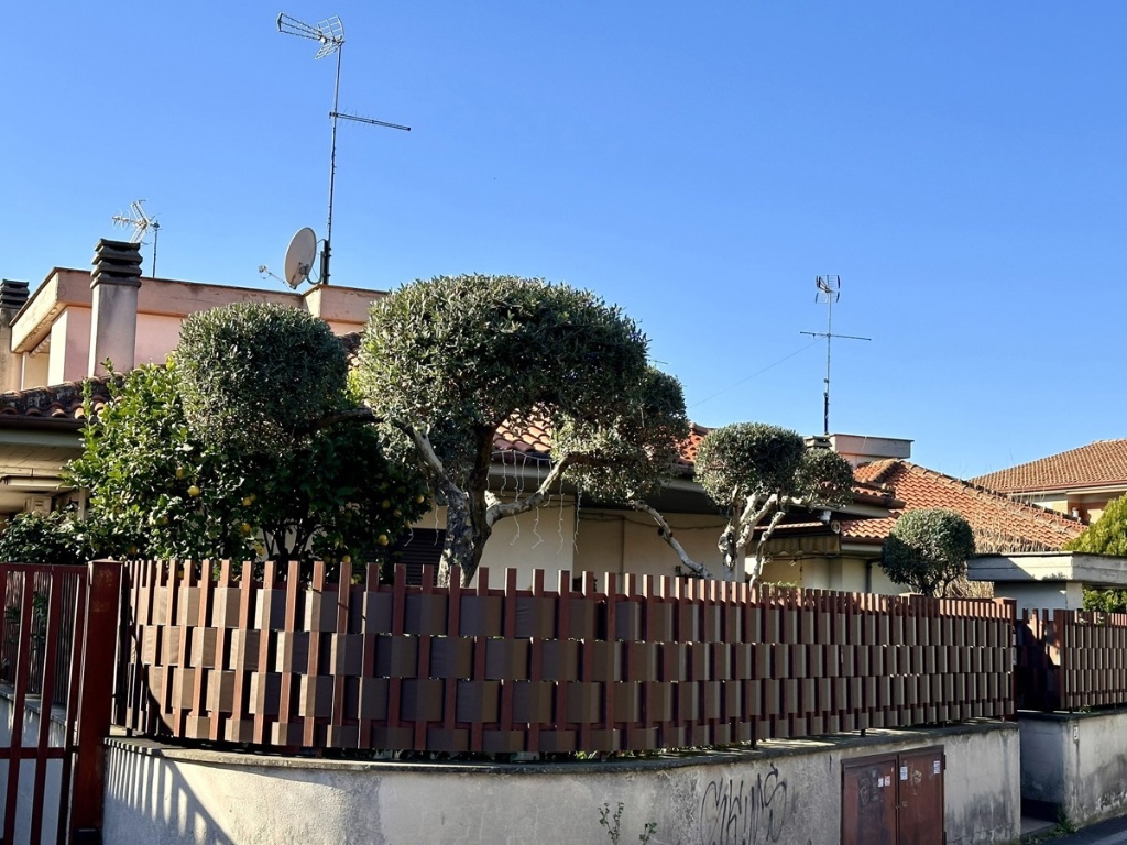 Villa a schiera in Via delle Vigne Di Morena 5, Roma, 5 locali, 180 m²