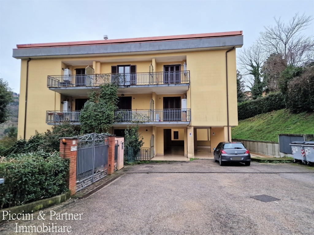 Appartamento in Via dello Scesone, Perugia, 5 locali, 2 bagni, garage
