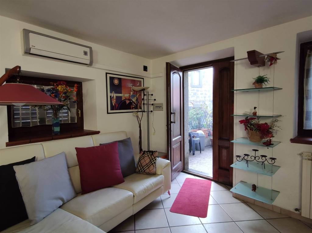 Casa indipendente a Montefiascone, 3 locali, 1 bagno, 120 m²