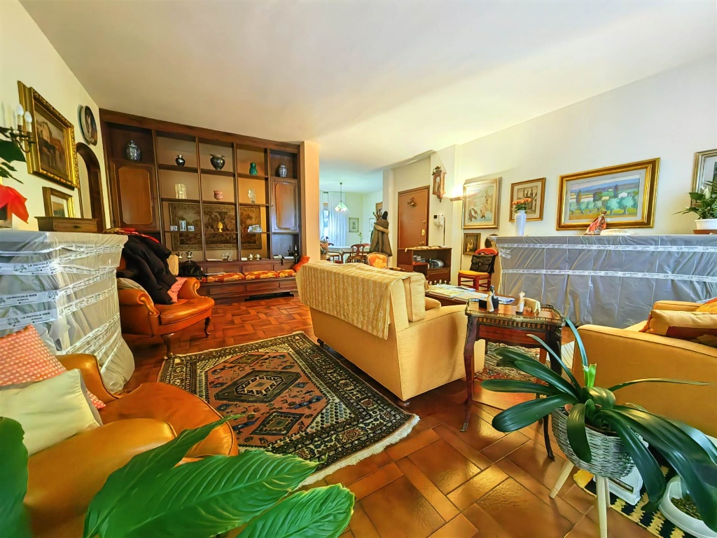 Appartamento in Via cecconi, Prato, 5 locali, 2 bagni, 210 m²
