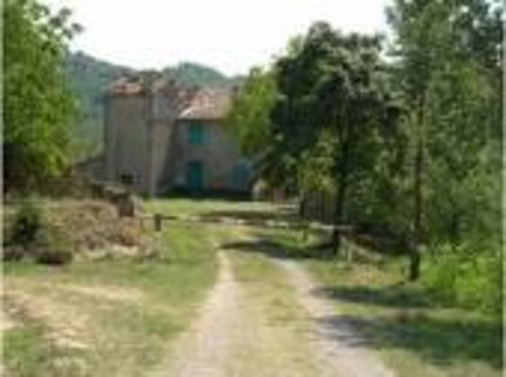 Casa colonica a Prato, 10 locali, 3 bagni, giardino privato, 1600 m²