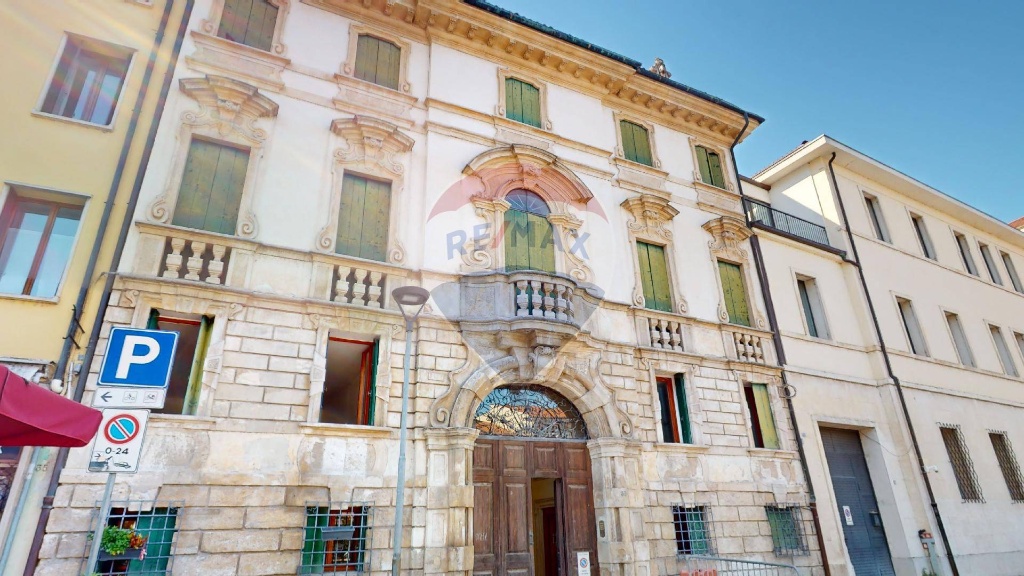 Palazzo in Piazza Matteotti, Vicenza, 10 locali, 4 bagni, 1000 m²