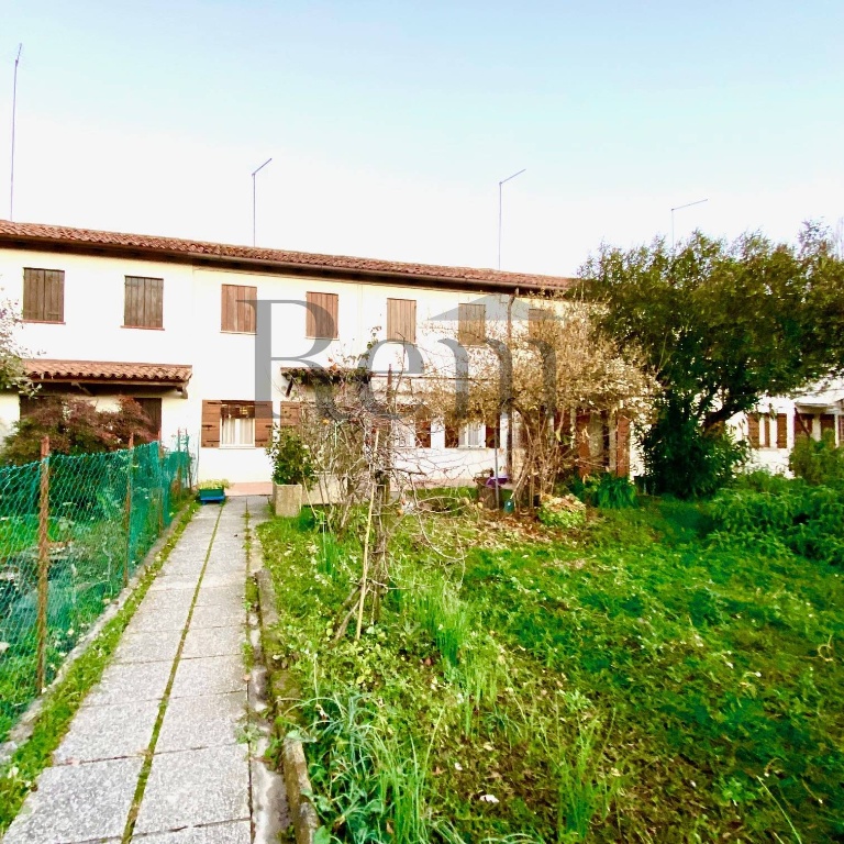 Quadrilocale in Via castellana, Treviso, 2 bagni, giardino privato