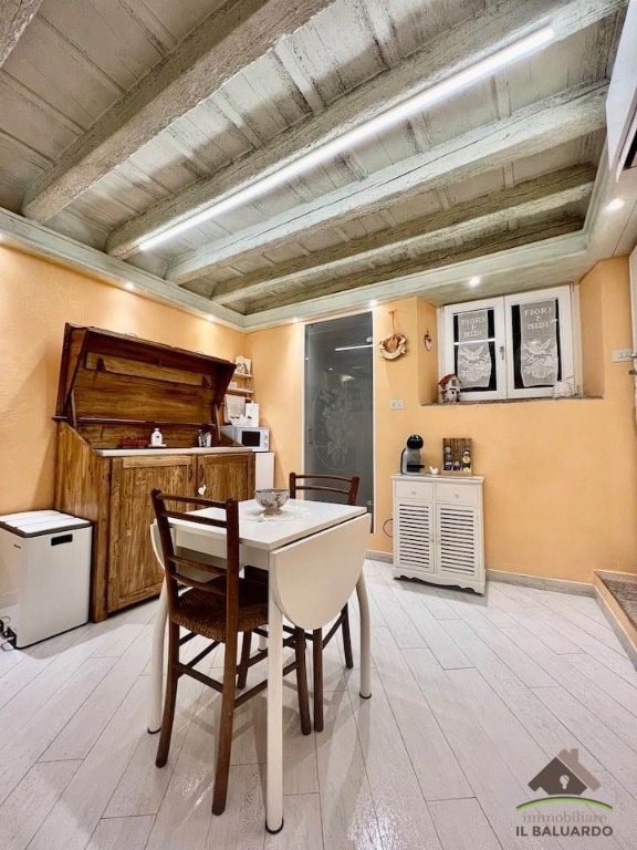 Monolocale a Lucca, 1 bagno, arredato, 35 m², 1° piano in vendita