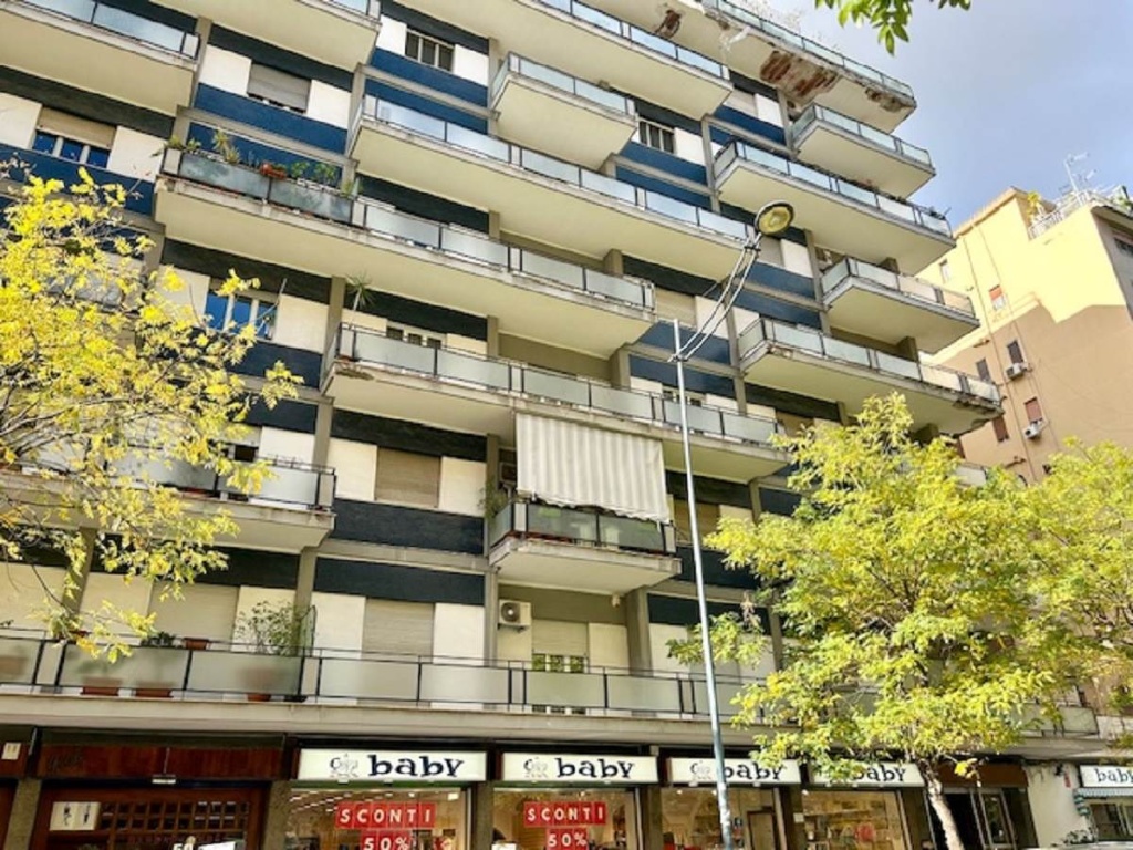 Appartamento in Via del Bersagliere 44, Palermo, 5 locali, 2 bagni