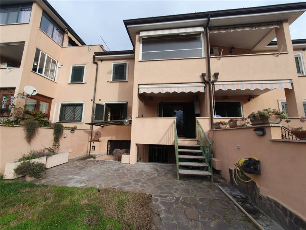 Villa a schiera a Roma, 5 locali, 4 bagni, garage, 160 m², camino