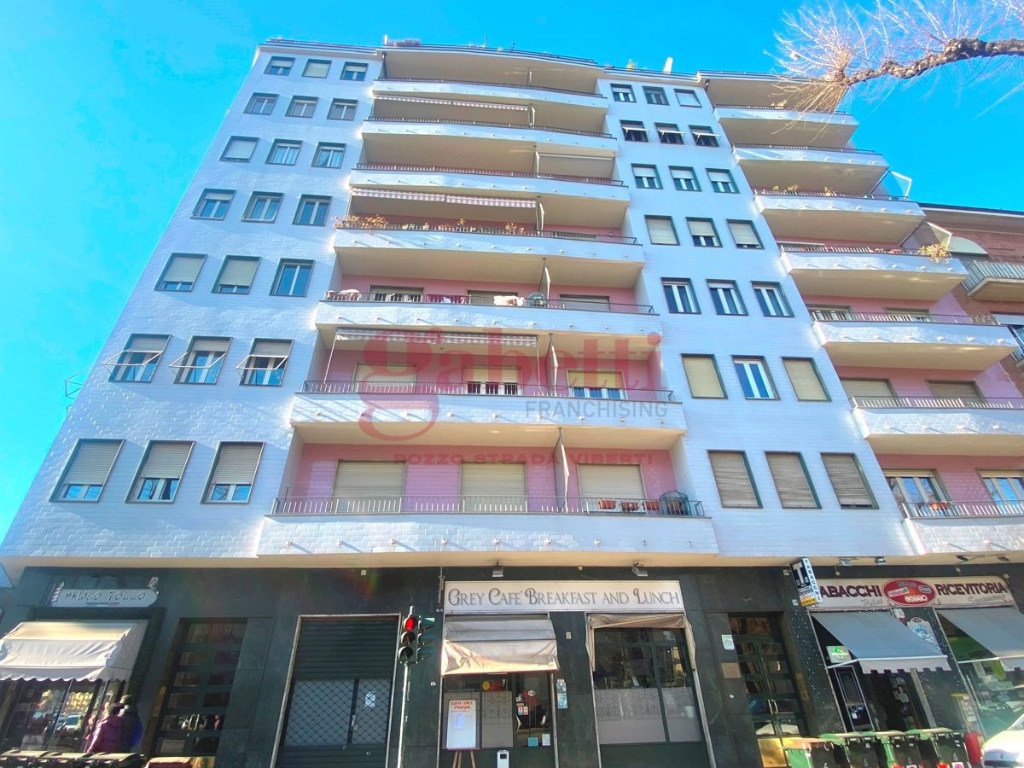Appartamento in Corso Trapani 36, Torino, 6 locali, 1 bagno, 180 m²