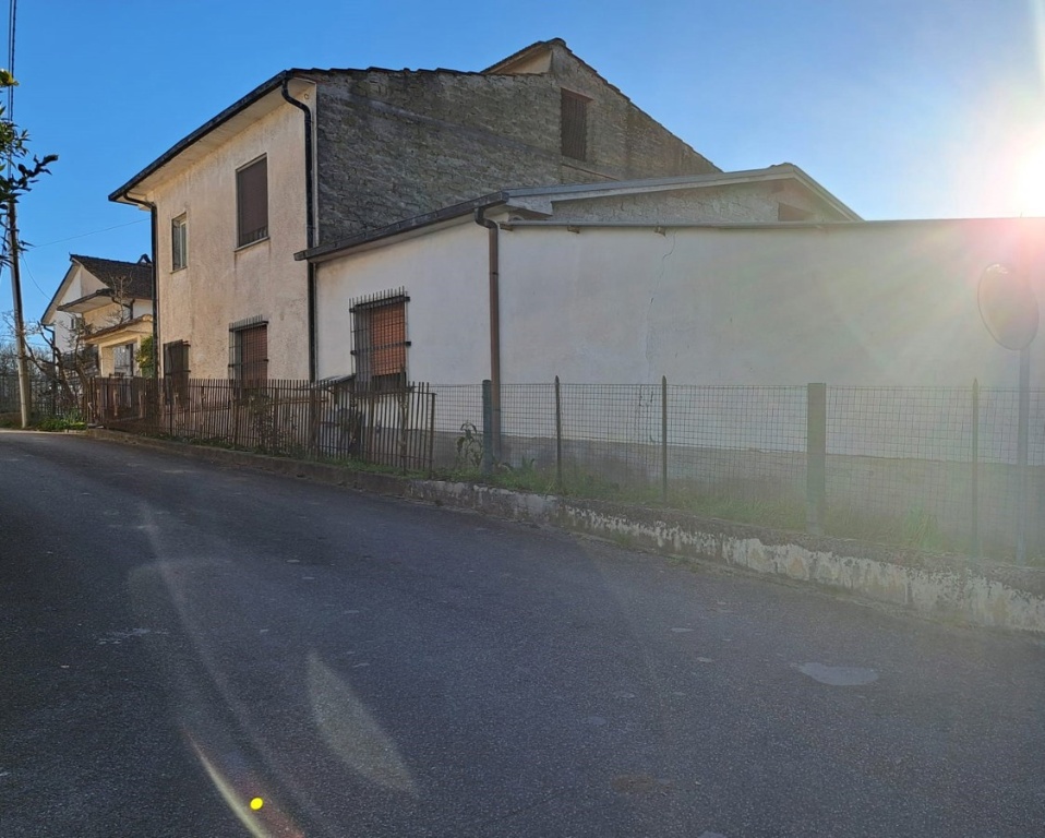 Casa indipendente in Via Zuppariello 18, Cassino, 4 locali, 1 bagno
