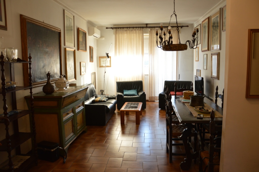 Appartamento in Via Francesco Ferraris, Lucca, 5 locali, 2 bagni