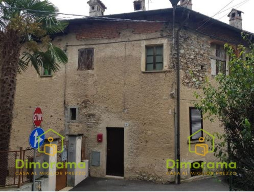 Appartamento in Via Mazzini 10, Marchirolo, 10 locali, 3 bagni, 305 m²