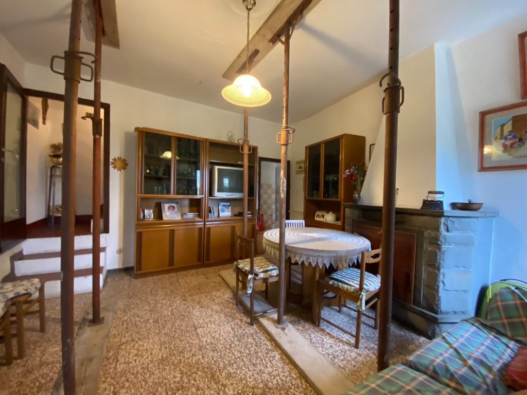 Casale a Carmignano, 9 locali, 2 bagni, giardino privato, 250 m²