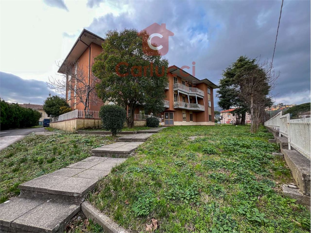 Appartamento a Buggiano, 6 locali, 2 bagni, giardino privato, 120 m²