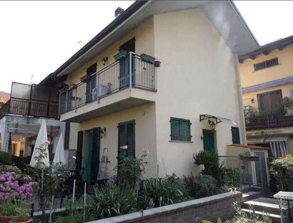 Casa indipendente in Via Milano 162/G, Cologno Monzese, 4 locali
