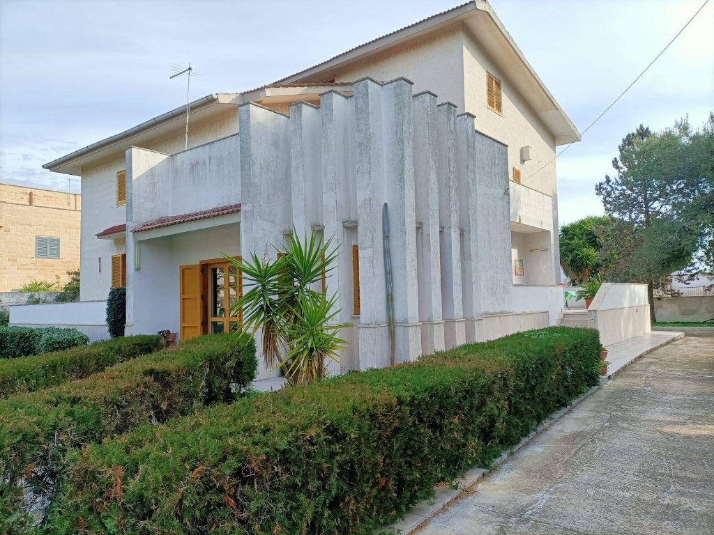 Villa singola in Via Lucio Ridenti, Taranto, 17 locali, 3 bagni