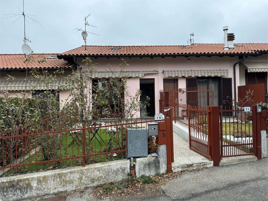 Villa a schiera a Marchirolo, 4 locali, 2 bagni, giardino privato