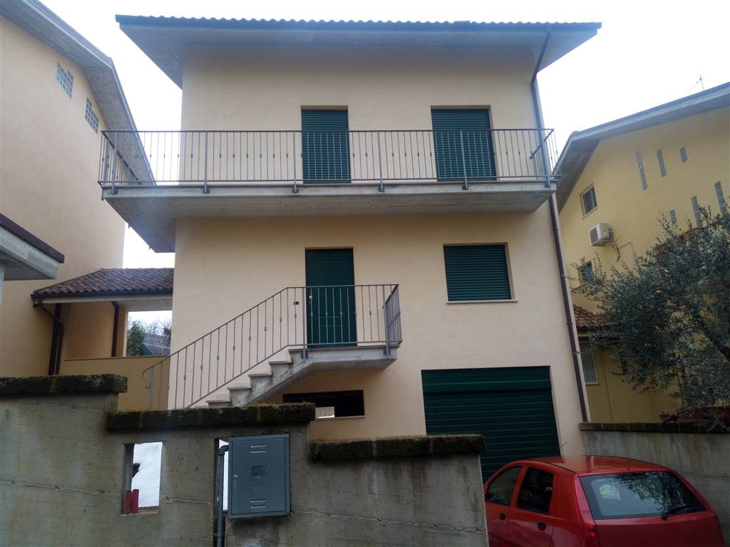 Villa a schiera a San Martino sulla Marrucina, 8 locali, 320 m²