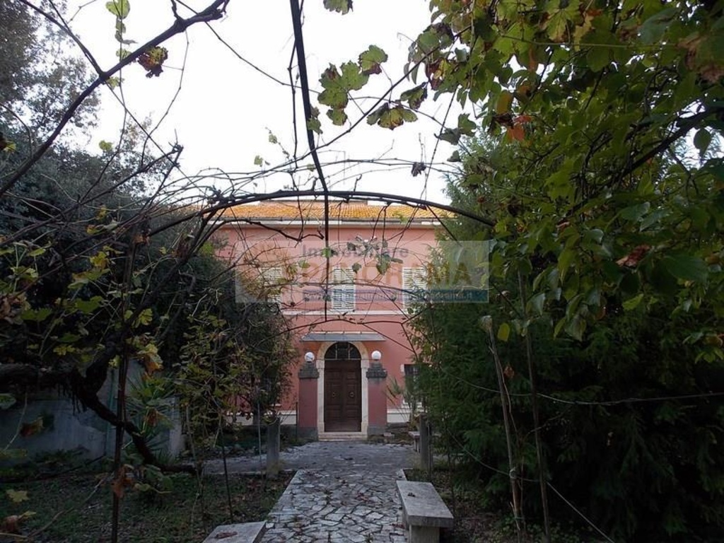 Villa in Via san silvestro, Castorano, 20 locali, 8 bagni, con box