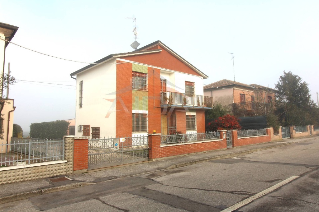 Casa indipendente in Via Val d'Albero, Argenta, 5 locali, 2 bagni