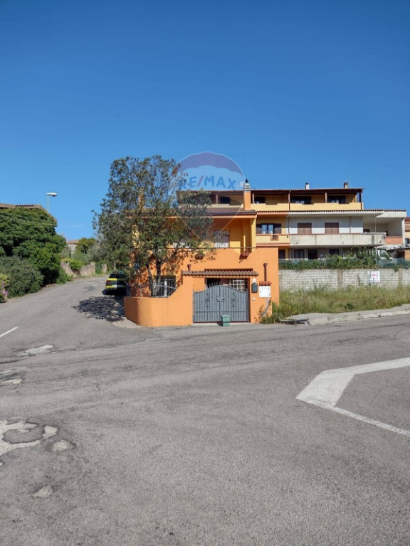 Casa indipendente in Via Cossu, Trinità d'Agultu e Vignola, 6 locali