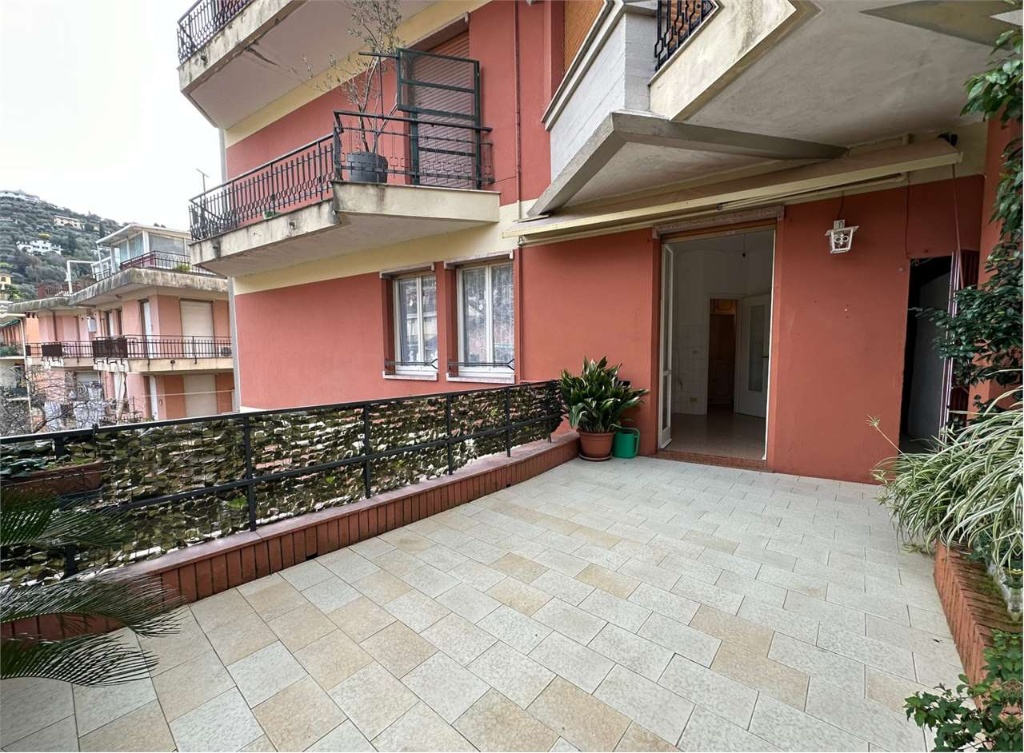 Appartamento in Via Betti, Rapallo, 5 locali, 2 bagni, 100 m²