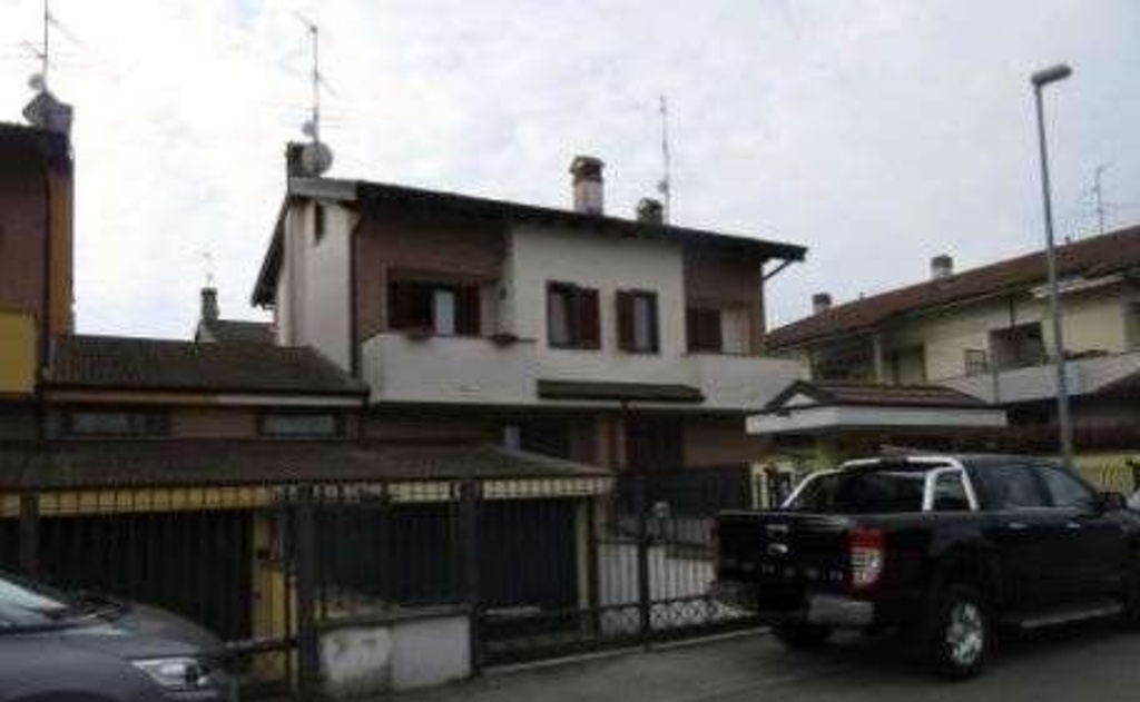 Villa a schiera in Via Carlo Cattaneo 2, Cambiago, 6 locali, 2 bagni