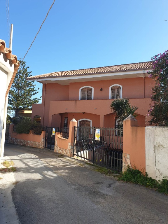Appartamento in Villaggio spartà, Messina, 12 locali, 2 bagni, 415 m²