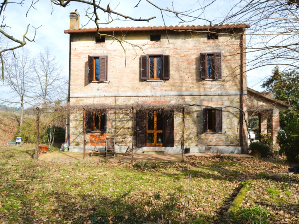 Villa in Strada dei Loggi, Perugia, 1 bagno, giardino in comune