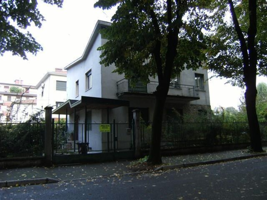 Casa indipendente a Fiorenzuola d'Arda, 6 locali, 240 m² in vendita