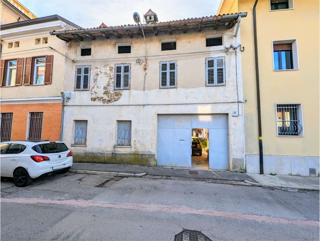 Rustico in Via Giulio Cesare, Gorizia, 5 locali, 2 bagni, 170 m²