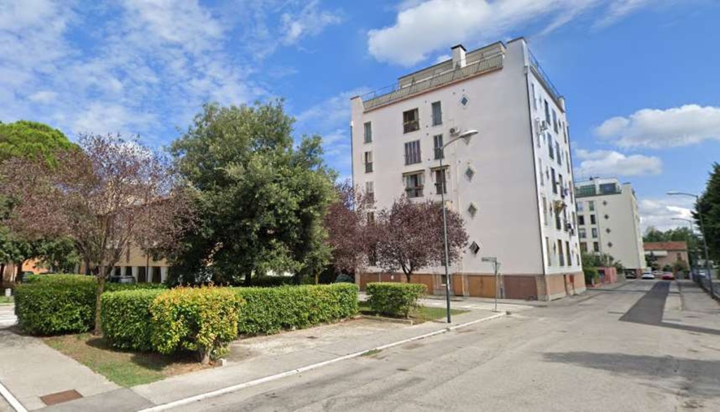 Appartamento in Via Sicilia, Treviso, 9 locali, 119 m², 4° piano