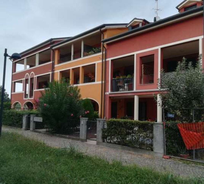 Palazzo in Via Olmo, Campodarsego, 6 locali, 2 bagni, garage, 90 m²